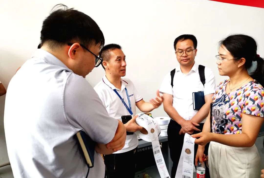 接待东莞松山湖科教局向导来我司工厂视察，，，指导事情！